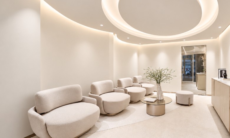 Soft-lit lounge at Vera Aesthetics Phnom Penh, where clients with dry or dull skin discuss hydrating injections Soft-lit lounge at Vera Aesthetics Phnom Penh, where clients with dry or dull skin discuss hydrating injections