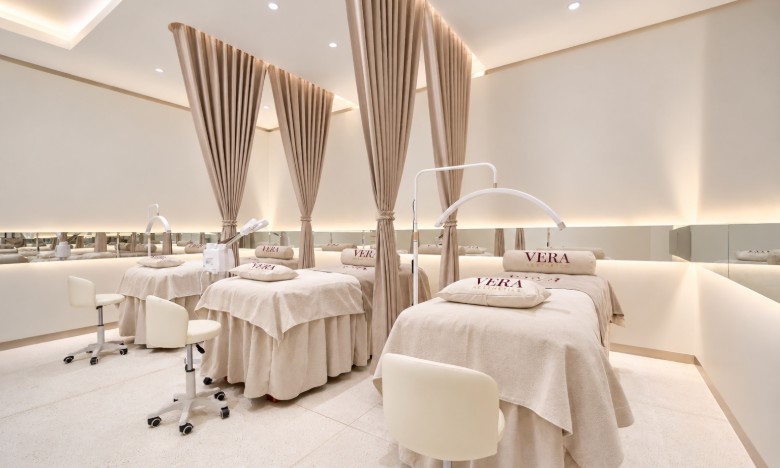 Private treatment room at Vera Aesthetics Phnom Penh where jaw Botox sessions are performed Private treatment room at Vera Aesthetics Phnom Penh where jaw Botox sessions are performed