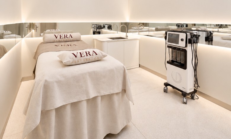 Treatment room at Vera Aesthetics Phnom Penh where skin booster and meso injection sessions are carried out Treatment room at Vera Aesthetics Phnom Penh where skin booster and meso injection sessions are carried out